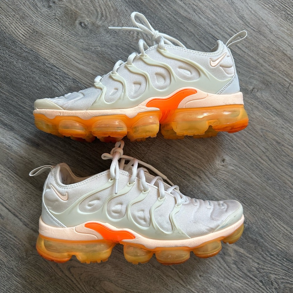 Nike WMNS Air VaporMax Plus Phantom Total Orange!
